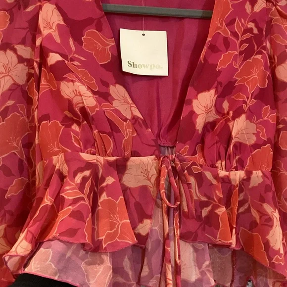 Showpo. Size: 4 Pink Floral Flowy Blouse - Picture 4 of 7